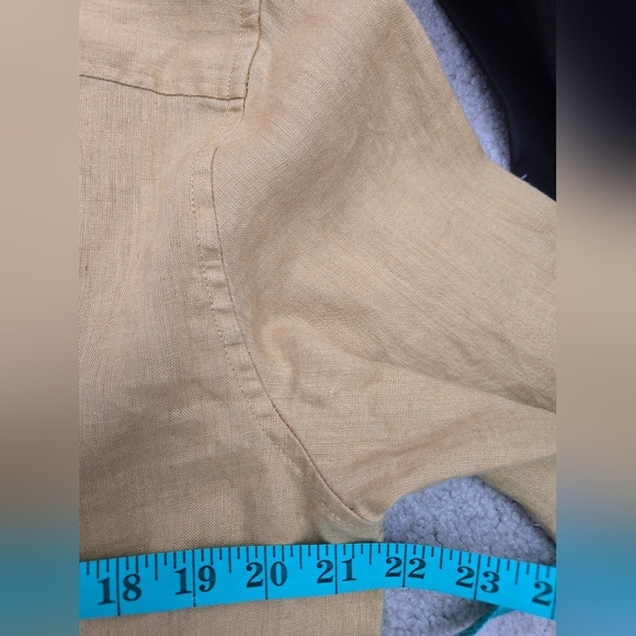 GALERIES LAFAYETTE Tan Linen Long Sleeve Button Up Top. Size Large - Picture 10 of 11